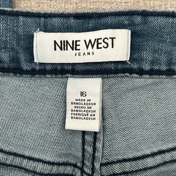 Nine West Gramercy Cropped Jeans. Size 16. NWT. - Picture 8 of 11